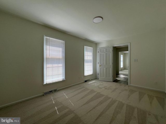 5 WALL ST, Fredericksburg, VA 22405
