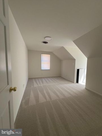 5 WALL ST, Fredericksburg, VA 22405