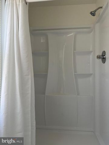 5 WALL ST, Fredericksburg, VA 22405