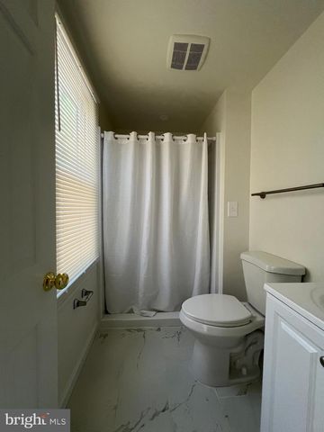 5 WALL ST, Fredericksburg, VA 22405