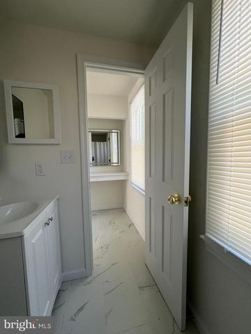 5 WALL ST, Fredericksburg, VA 22405