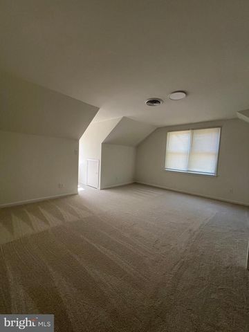 5 WALL ST, Fredericksburg, VA 22405