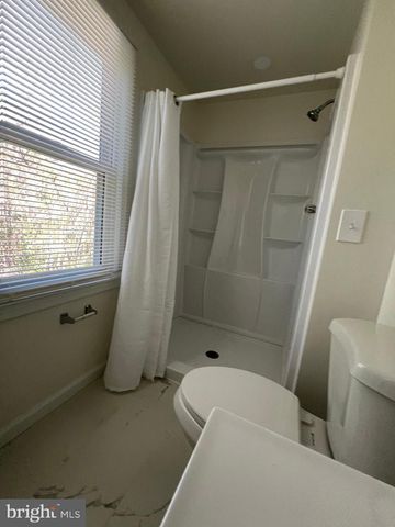 5 WALL ST, Fredericksburg, VA 22405