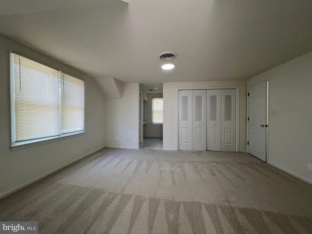 5 WALL ST, Fredericksburg, VA 22405