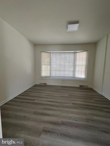 5 WALL ST, Fredericksburg, VA 22405