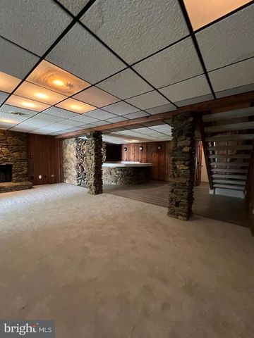 5 WALL ST, Fredericksburg, VA 22405