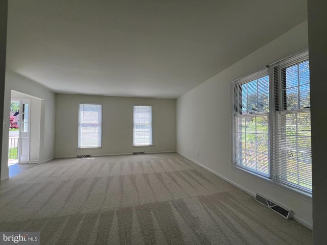 5 WALL ST, Fredericksburg, VA 22405