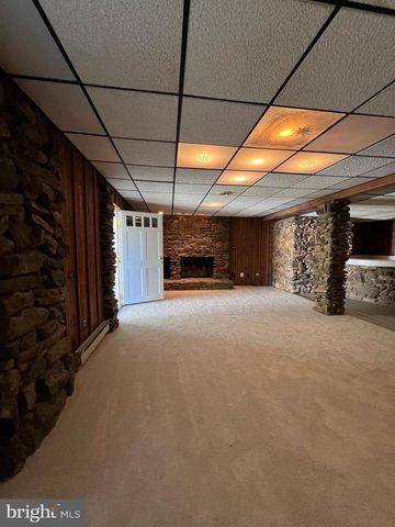 5 WALL ST, Fredericksburg, VA 22405