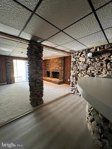 5 WALL ST, Fredericksburg, VA 22405