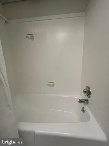 5 WALL ST, Fredericksburg, VA 22405