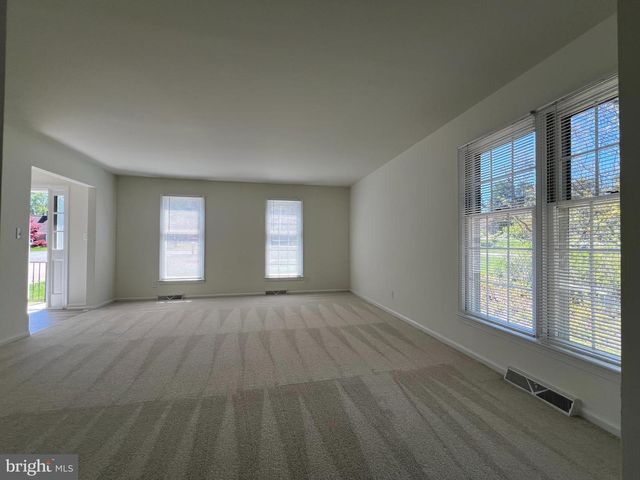 5 WALL ST, Fredericksburg, VA 22405