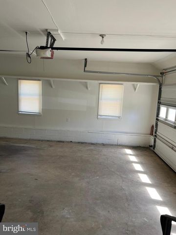 5 WALL ST, Fredericksburg, VA 22405