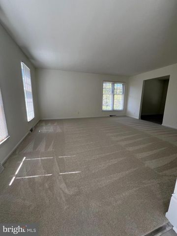 5 WALL ST, Fredericksburg, VA 22405