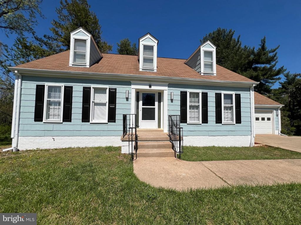 5 WALL ST, Fredericksburg, VA 22405