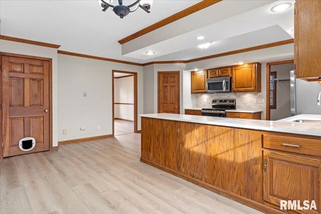 3920 W Bluffs Road, Springfield, IL 62711