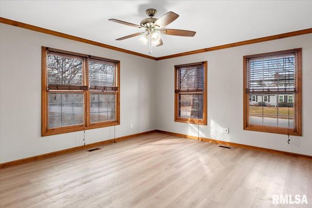 3920 W Bluffs Road, Springfield, IL 62711