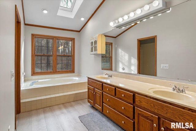 3920 W Bluffs Road, Springfield, IL 62711