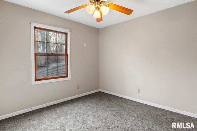 3920 W Bluffs Road, Springfield, IL 62711