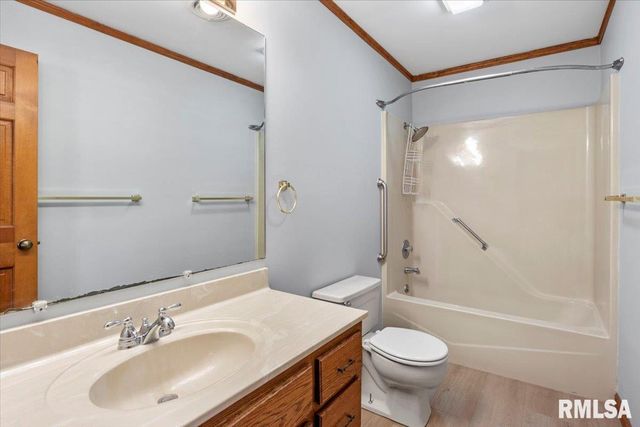 3920 W Bluffs Road, Springfield, IL 62711