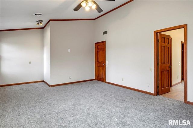 3920 W Bluffs Road, Springfield, IL 62711