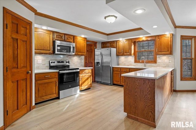 3920 W Bluffs Road, Springfield, IL 62711