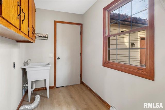 3920 W Bluffs Road, Springfield, IL 62711