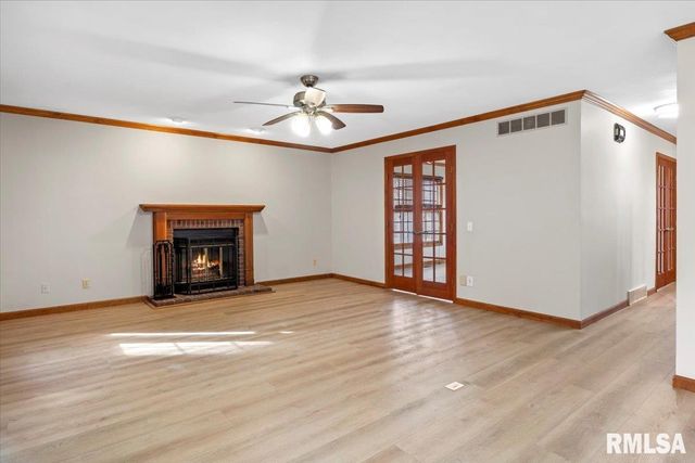 3920 W Bluffs Road, Springfield, IL 62711