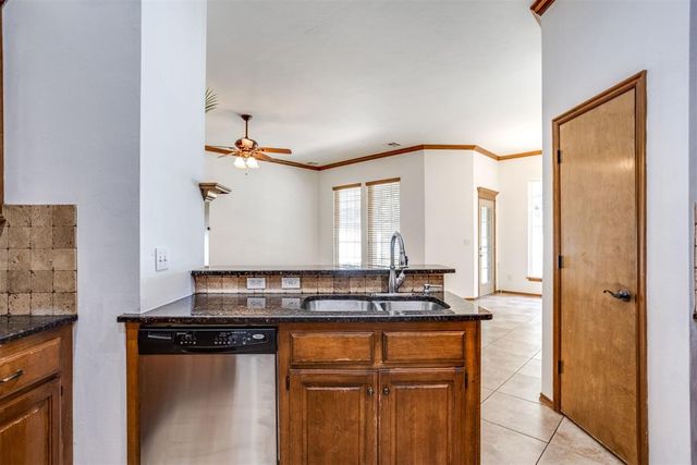 11901 SW 17th Street, Yukon, OK 73099