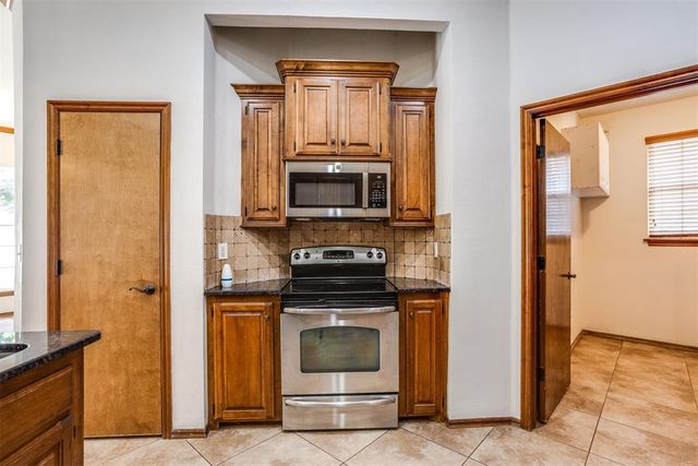 11901 SW 17th Street, Yukon, OK 73099