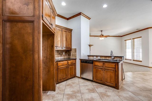 11901 SW 17th Street, Yukon, OK 73099