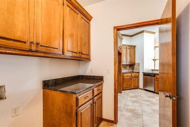 11901 SW 17th Street, Yukon, OK 73099