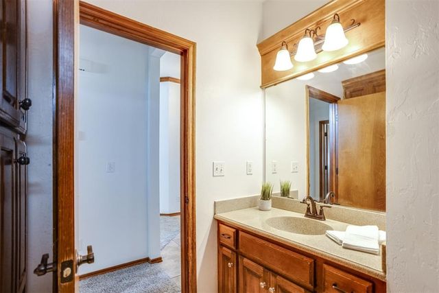 11901 SW 17th Street, Yukon, OK 73099