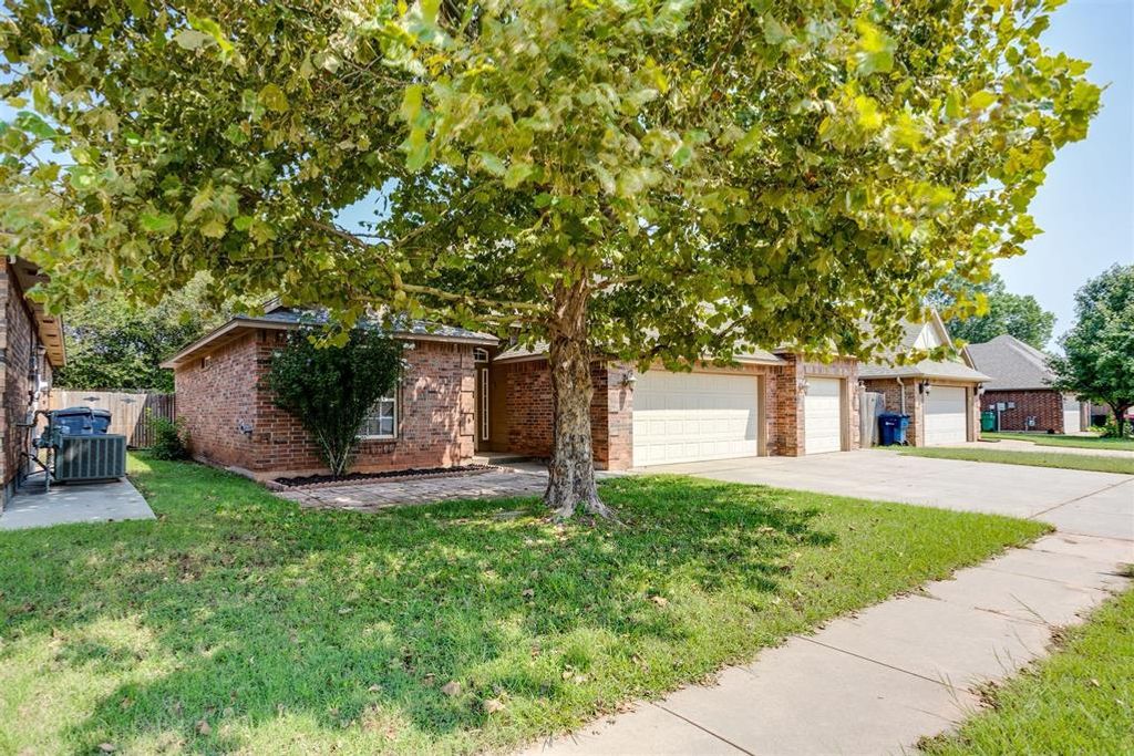 11901 SW 17th Street, Yukon, OK 73099