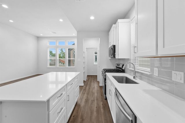 2110 Dewalt Street G, Houston, TX 77088