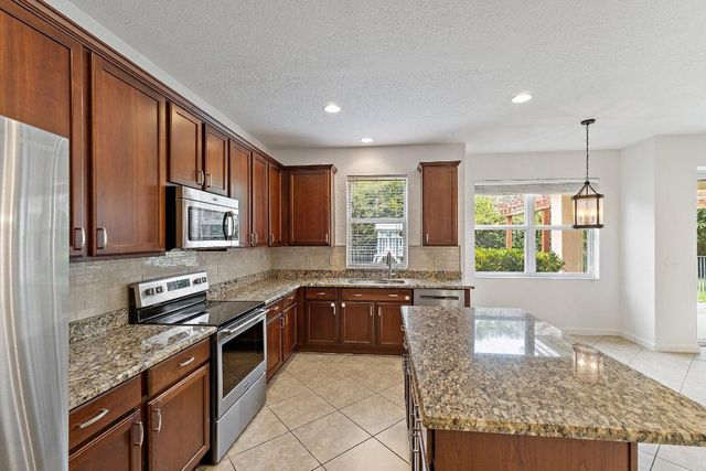 5903 SE Crooked Oak Avenue, Hobe Sound, FL 33455
