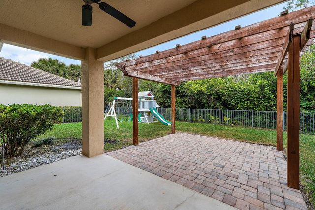 5903 SE Crooked Oak Avenue, Hobe Sound, FL 33455