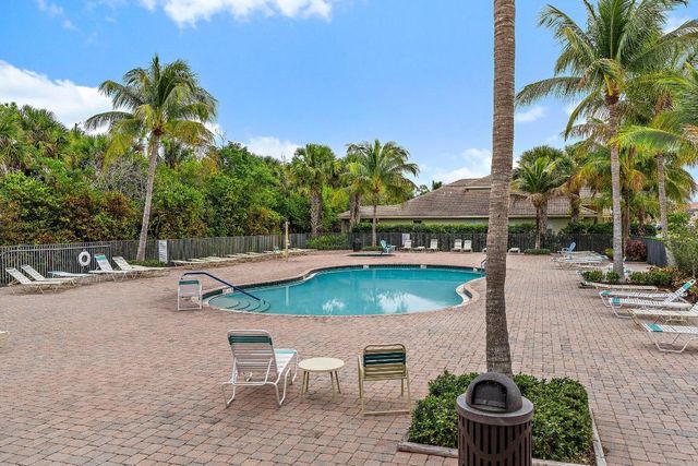 5903 SE Crooked Oak Avenue, Hobe Sound, FL 33455