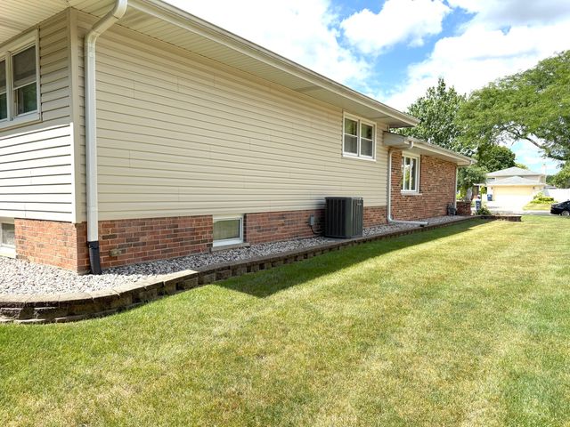 7129 Exner Road, Darien, IL 60561