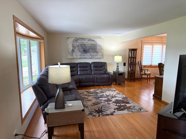 7129 Exner Road, Darien, IL 60561