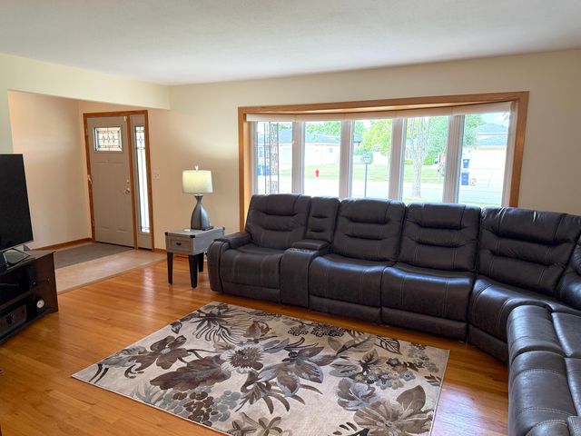 7129 Exner Road, Darien, IL 60561