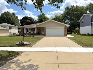 7129 Exner Road, Darien, IL 60561