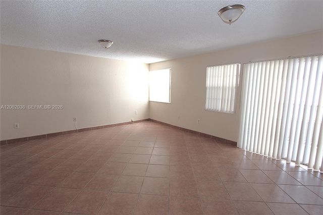 2890 N Oakland Forest Drive 206, Oakland Park, FL 33309