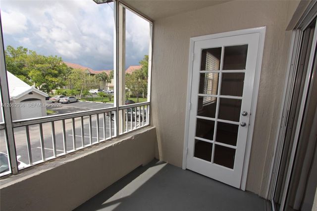 2890 N Oakland Forest Drive 206, Oakland Park, FL 33309