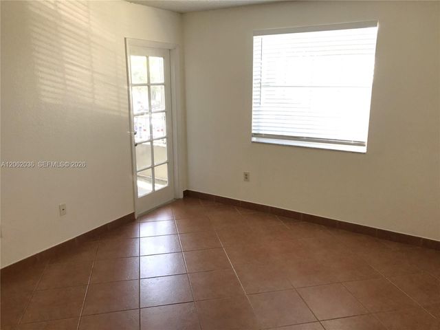 2890 N Oakland Forest Drive 206, Oakland Park, FL 33309