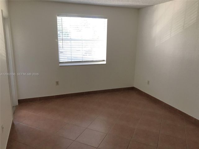 2890 N Oakland Forest Drive 206, Oakland Park, FL 33309