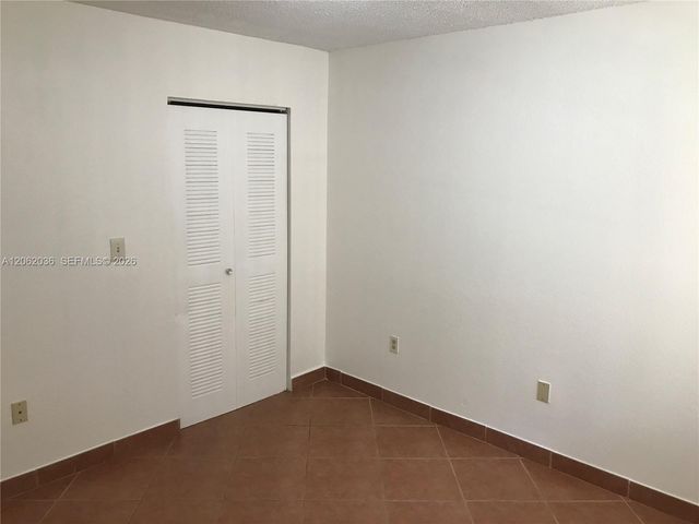 2890 N Oakland Forest Drive 206, Oakland Park, FL 33309