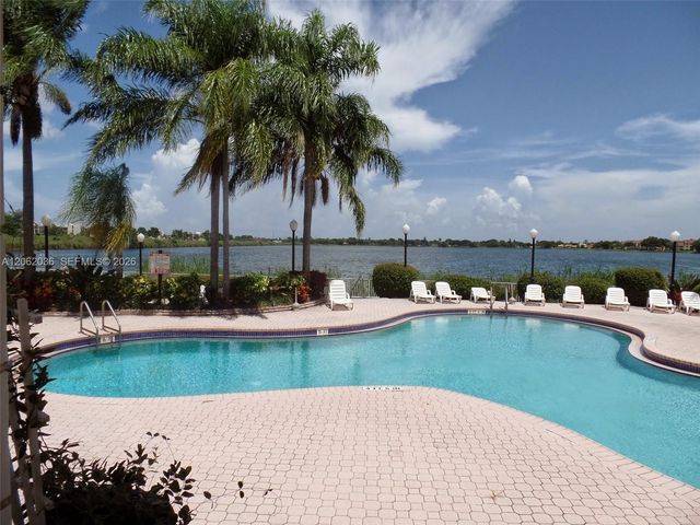 2890 N Oakland Forest Drive 206, Oakland Park, FL 33309