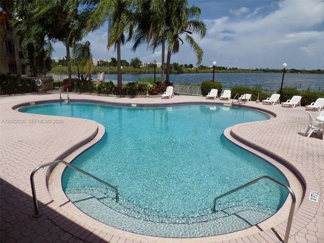 2890 N Oakland Forest Drive 206, Oakland Park, FL 33309