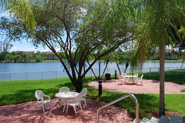 2890 N Oakland Forest Drive 206, Oakland Park, FL 33309