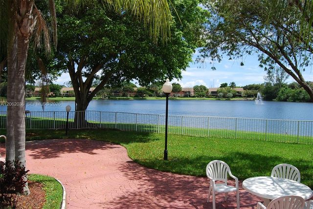 2890 N Oakland Forest Drive 206, Oakland Park, FL 33309